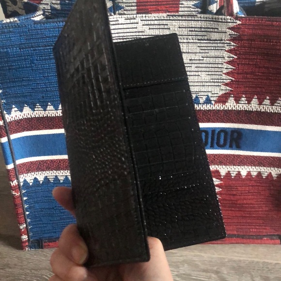 24 card wallet. Cruelty free Black or Chocolate - Picture 3 of 4